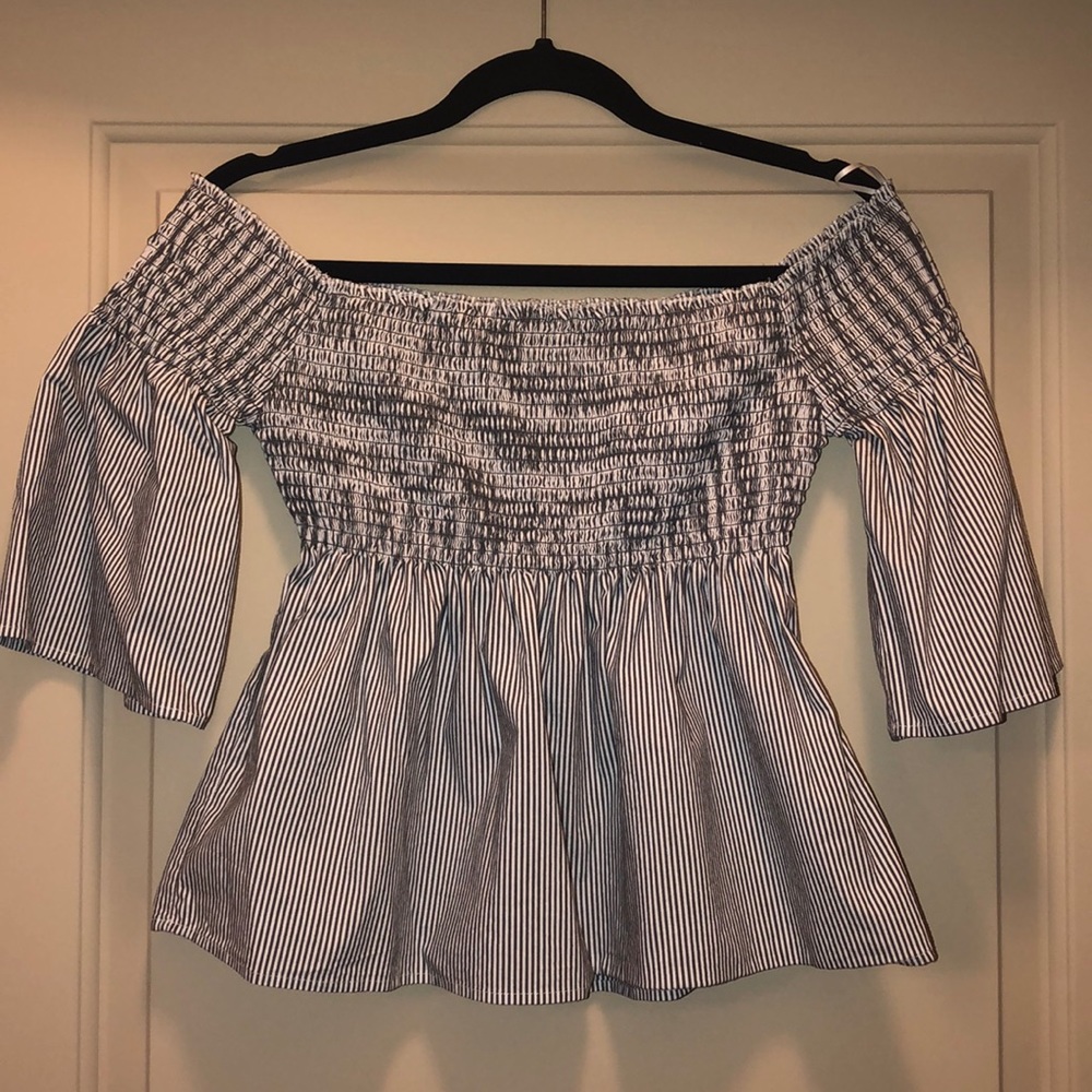 HOLLISTER OFF THE SHOULDER TOP